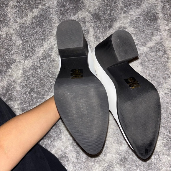 White pointed booties - Picture 5 of 9